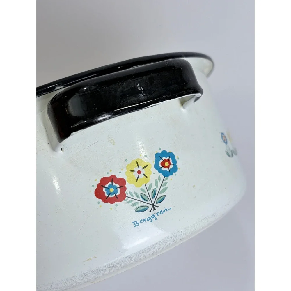 Vintage‎ Berggren Enamelware Stock Pot Scandinavian Folk Art Rooster White 8in